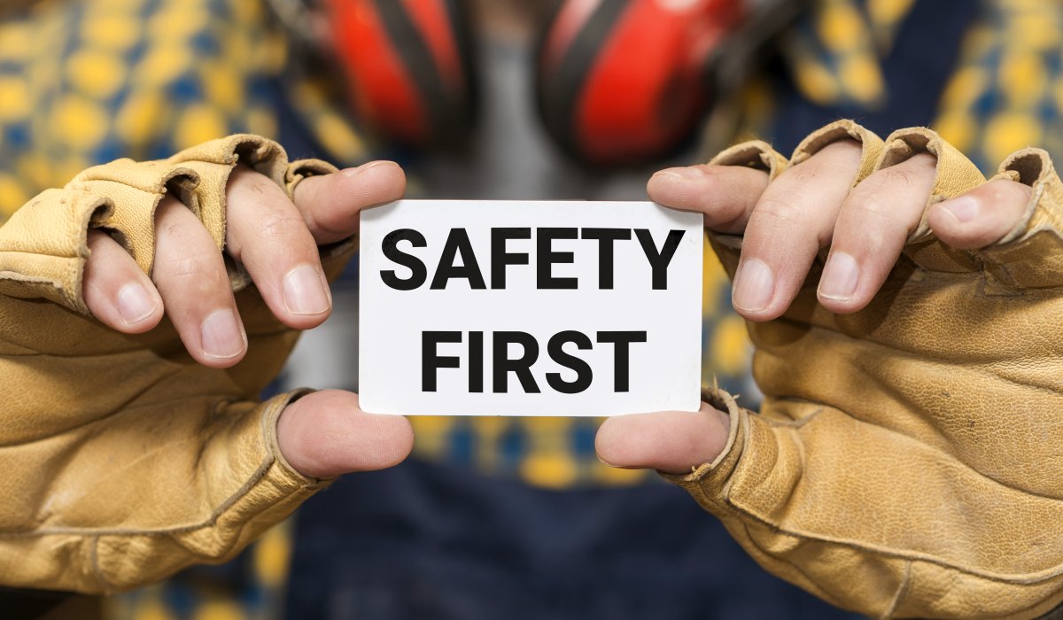 Bezpieczeństwo i Zgodność z Normami w Serwisowaniu Maszyn Przemysłowych: Twoja Odpowiedzialność i Nasze Doświadczenie