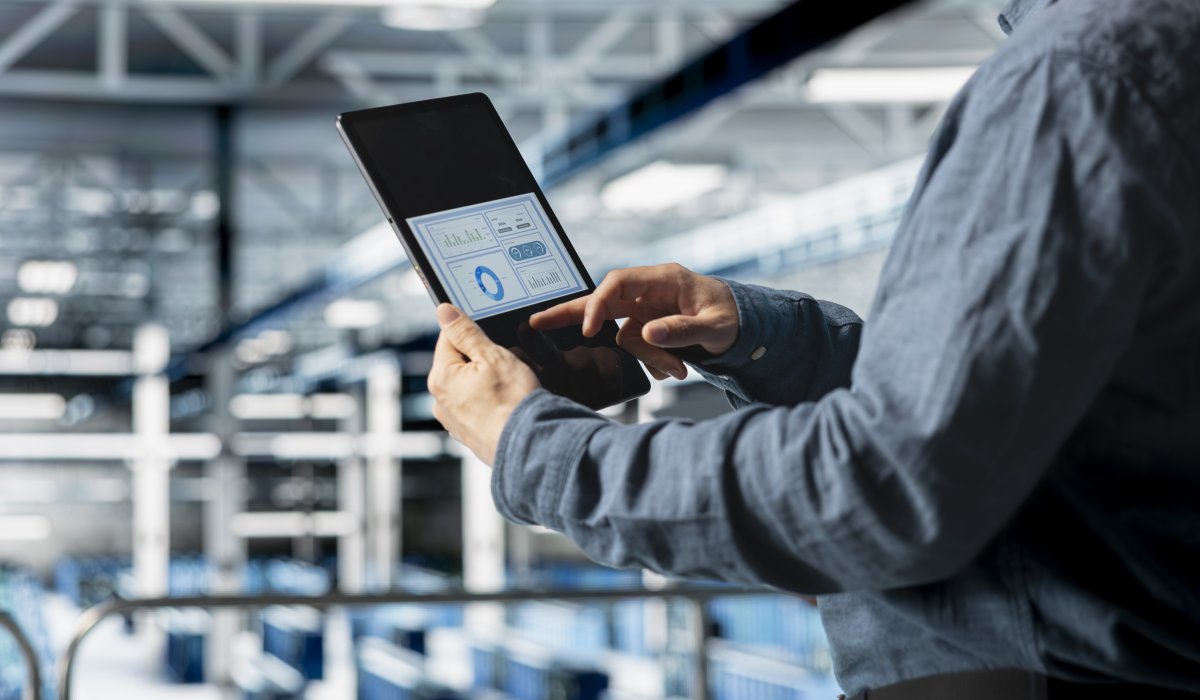 Systemy SCADA i HMI nowej generacji: Jak intuicyjny interfejs może zrewolucjonizować zarządzanie produkcją?