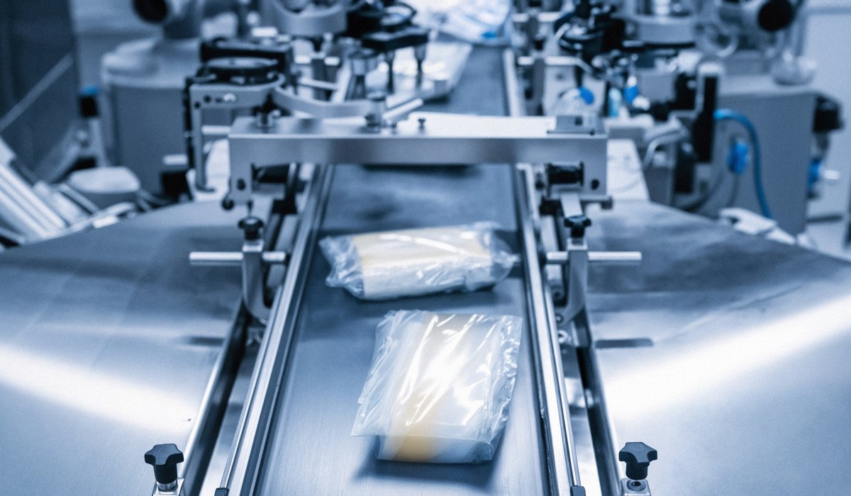 Jak dobrać przenośnik taśmowy do rodzaju produktu i środowiska pracy? 