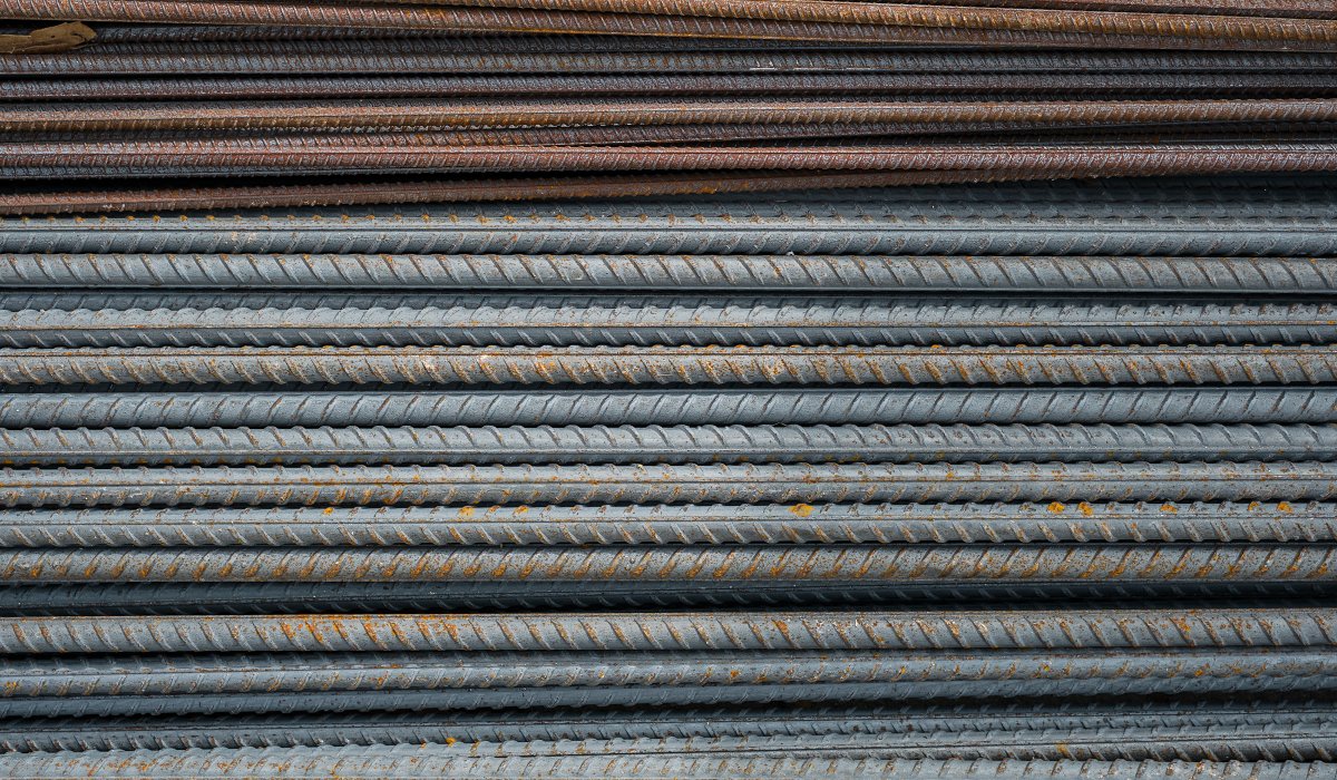 Materiały do obróbki CNC – stal, aluminium, mosiądz czy tworzywa sztuczne?